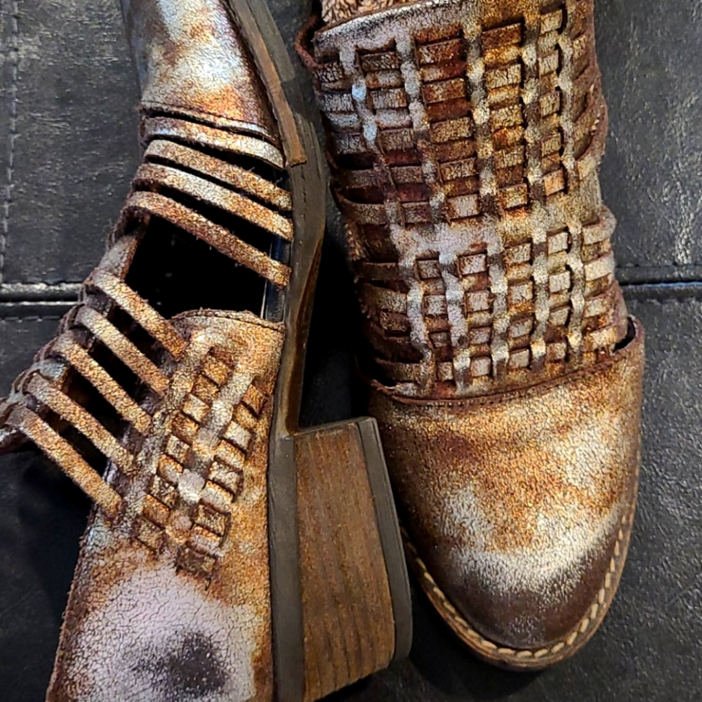 Very Volatile Metallic booties- -SZ 9